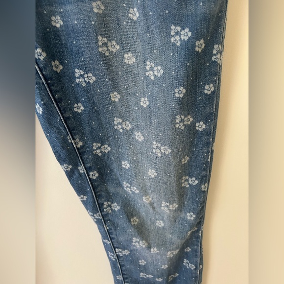 Free People Floral and Polkadot Jeans
Size: 28 
EUC - Picture 6 of 11